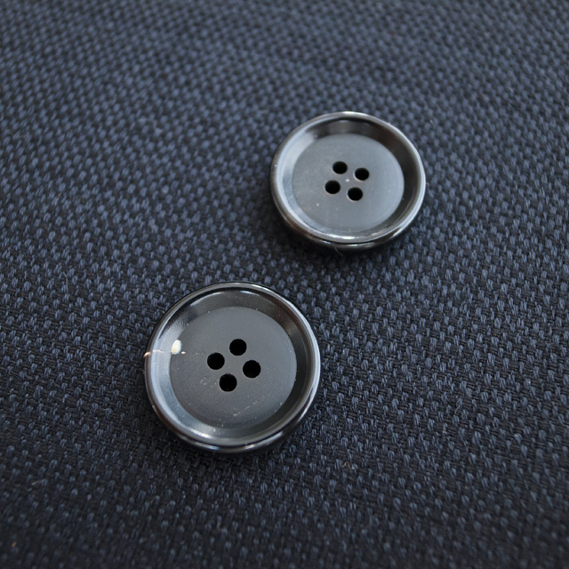 【厚みのある形(CORO)】本水牛ボタン#COROHORN 4穴19mm C/#B【ブラック】