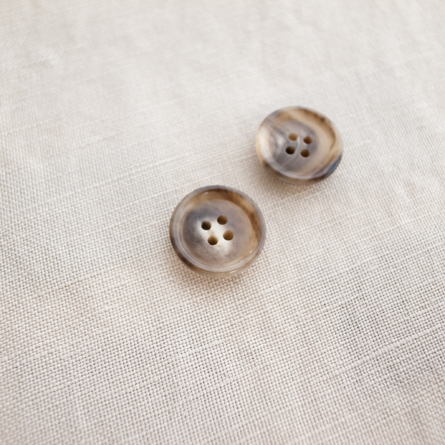 【厚みのある形(CORO)】本水牛ボタン#COROHORN 4穴14mm C/#MB【モカベージュ】