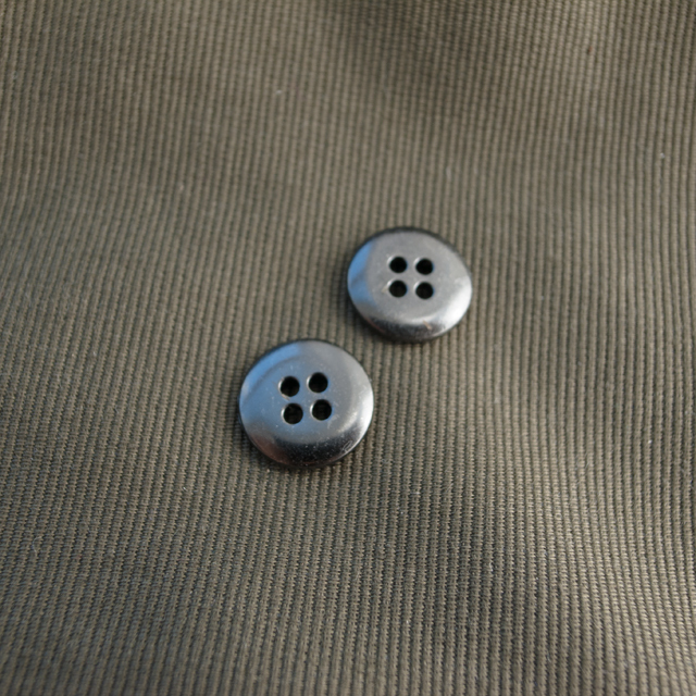 ミリタリーボタン