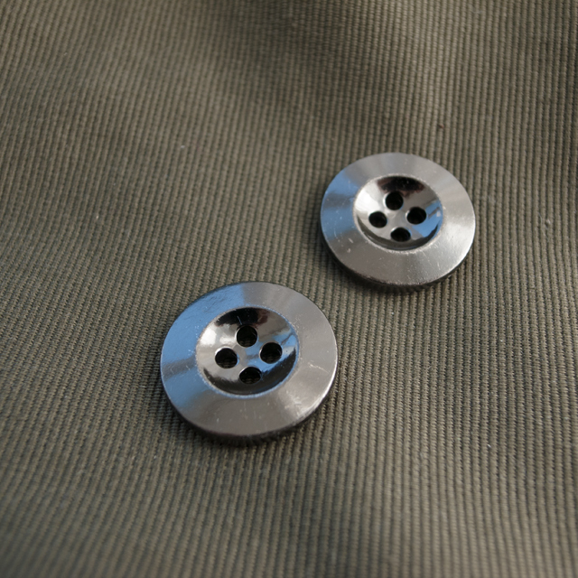 ミリタリーボタン