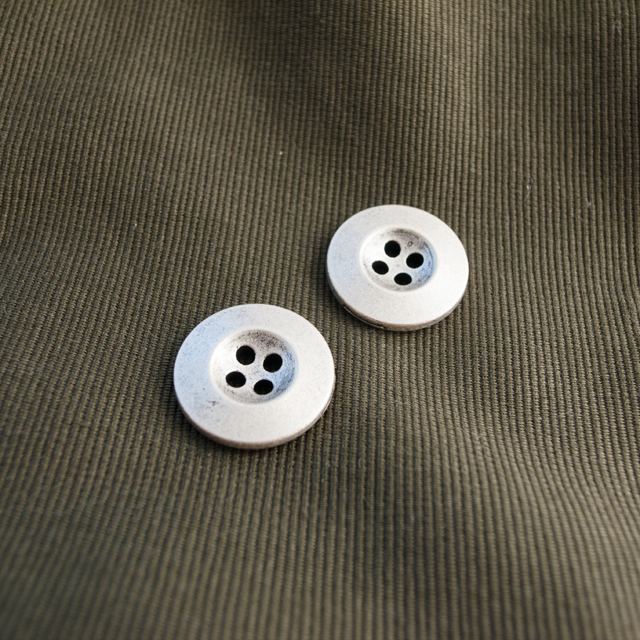 ミリタリーボタン