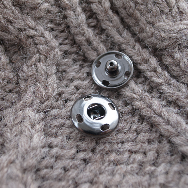 スナップボタン