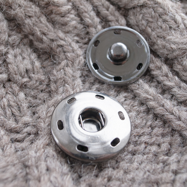 スナップボタン