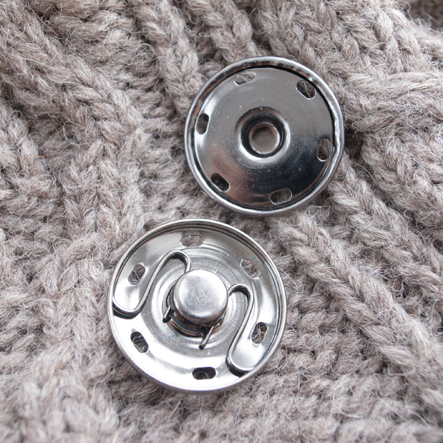 スナップボタン