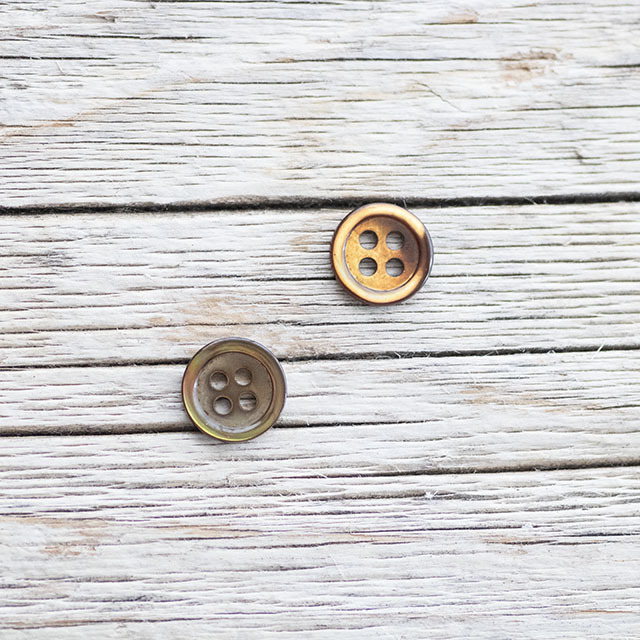 高瀬貝ボタン 10mm|貝ボタンの卸通販《タカシマボタン》