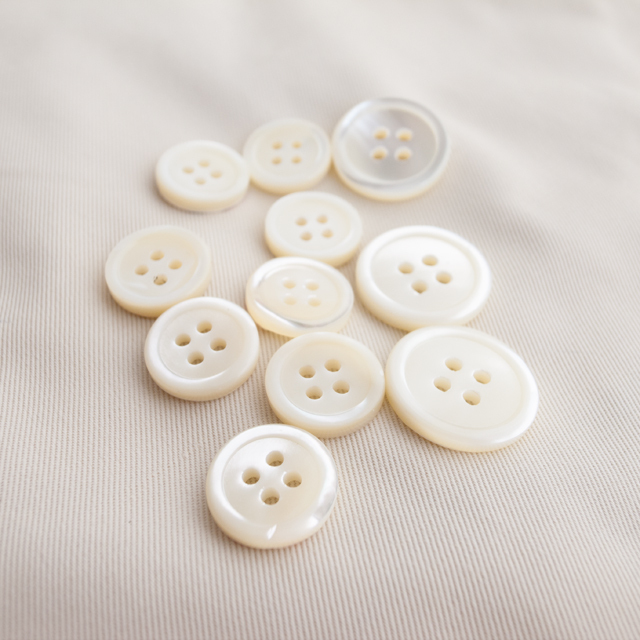 【厚みのある形(ジャケット用 3mm厚)】高瀬貝ボタン#00017JK 4穴15mm&20mmセット ＊＊＊10％OFF＊＊＊