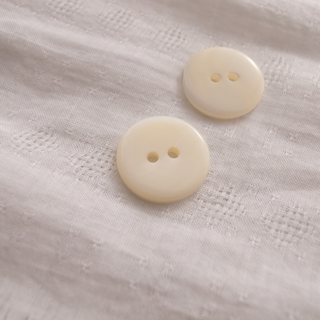 【丸型(定番)】高瀬貝 貝ボタン#00150 2穴20mm