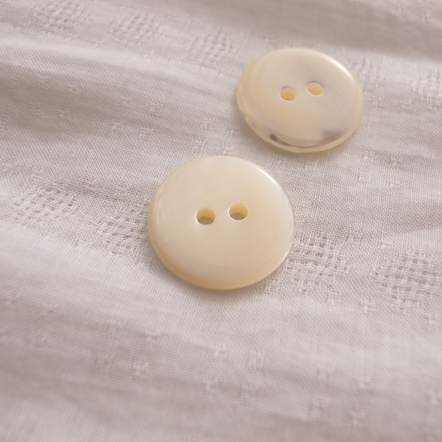 【丸型(定番)】高瀬貝 貝ボタン#00150 2穴23mm