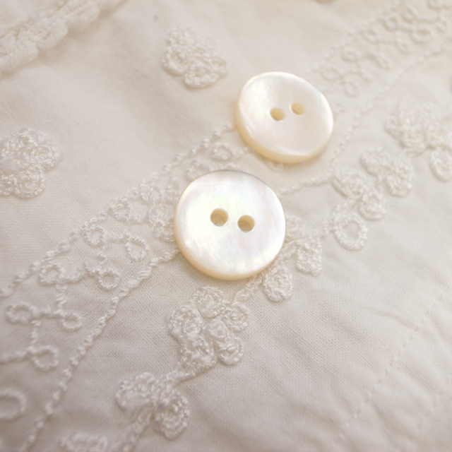 【丸型(定番)】白蝶貝 貝ボタン#00150 2穴 15mm