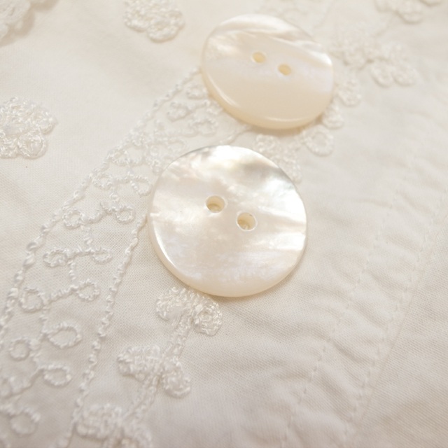 【丸型(定番)】白蝶貝 貝ボタン#00150 2穴 23mm