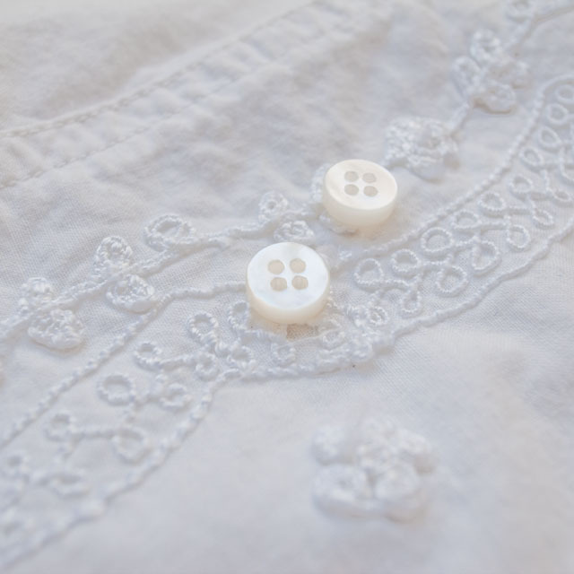 【厚みのあるボタン(3mm厚)】白蝶貝 貝ボタン#bt099 4穴9mm