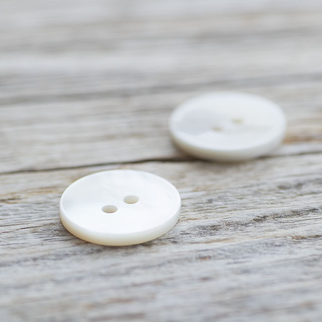 白蝶貝ボタン 18mm|貝ボタンの卸通販《タカシマボタン》