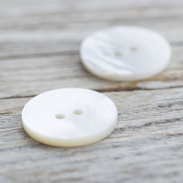 白蝶貝ボタン 25mm|貝ボタンの卸通販《タカシマボタン》 白蝶貝ボタン 25mm|貝ボタンの卸通販《タカシマボタン》