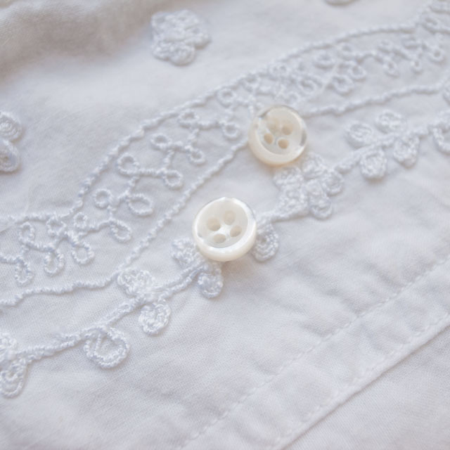 【厚みのあるボタン(3mm厚)】白蝶貝貝ボタン#bt131 4穴9mm