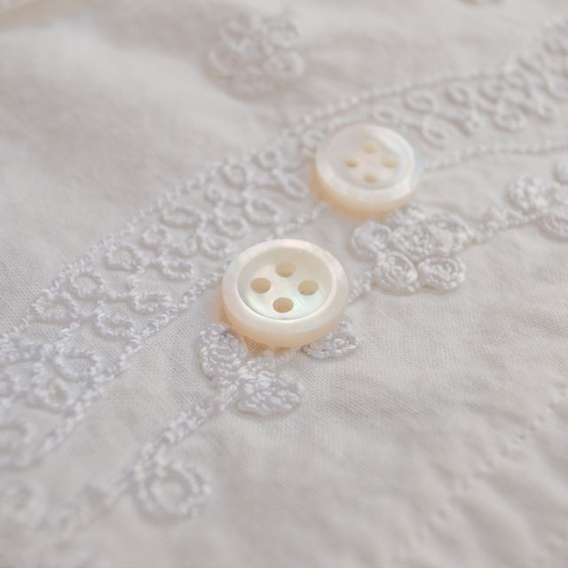 【丸型(定番 シンプルデザイン)】白蝶貝ボタン#bt137 4穴11.5mm