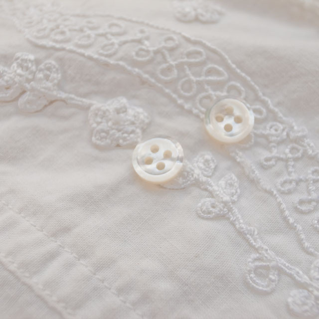 【丸型(定番 シンプルデザイン)】白蝶貝ボタン#bt137 4穴9mm