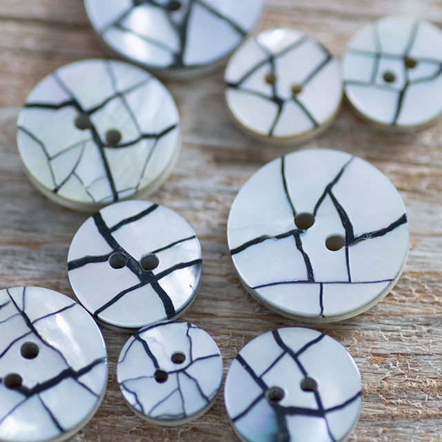 BT147 白蝶貝ボタン モザイクライン 2穴