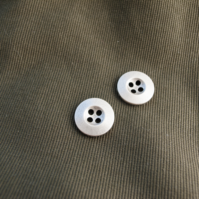 ミリタリーボタン