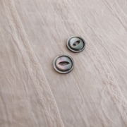 【丸型(デザイン キャッツアイ)】黒蝶貝ボタン#bt038 2穴13mm