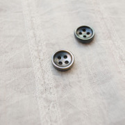 【厚みのあるボタン(3mm厚)】黒蝶貝貝ボタン#bt131 4穴10mm