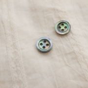 【丸型(定番 シンプルデザイン)】黒蝶貝ボタン#bt137 4穴10mm