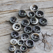 【厚みのあるボタン(シャツ用 4mm厚)】黒蝶貝ボタン#bt131 4穴9mm5個&11.5mm15個セット【10%OFF】
