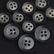 高級ライン生地 スーツ 黒 水牛ボタン 本切羽 フラワーホールダブル 高級ライン生地 スーツ 黒 水牛ボタン 本切羽 フラワーホールダブル