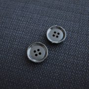 【厚みのある形(CORO)】本水牛ボタン#COROHORN 4穴14mm C/#B【ブラック】