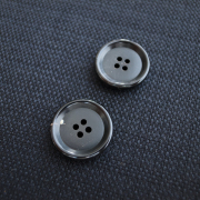 【厚みのある形(CORO)】本水牛ボタン#COROHORN 4穴19mm C/#B【ブラック】