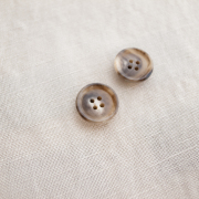 【厚みのある形(CORO)】本水牛ボタン#COROHORN 4穴14mm C/#MB【モカベージュ】