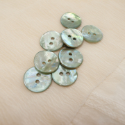 【丸型(染めボタン 皿型)】アコヤパールシェル 貝ボタン#00104 2穴20mm C/#pistachio