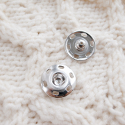 スナップボタン