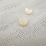 【厚みのあるボタン(4mm厚)】高瀬貝貝ボタン#00017 4穴9mm