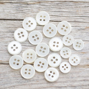 【ボタンダウンシャツ用 貝ボタンセット】高瀬貝 貝ボタン#BT014  4穴　9mm5個＆11.5mm15個【10％OFF】