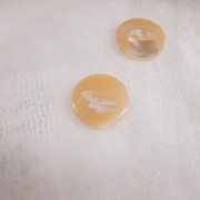高瀬貝キャッツアイボタン