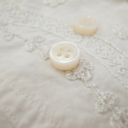 【厚みのあるボタン(4mm厚)】白蝶貝 貝ボタン#00017 4穴 11.5mm