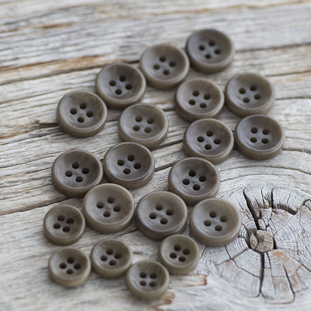 【丸型（厚みのあるボタン）】ナットボタン ＃ONT11H 4穴　C/#63カーキ 9mm5個&11.5mm15個シャツ用ボタンセット　＊＊＊10％OFF＊＊＊