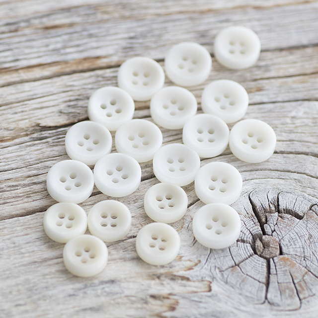 【丸型（厚みのあるボタン）】ナットボタン ＃ONT11H 4穴　C/#０１ホワイト 9mm5個&10mm15個シャツ用ボタンセット　＊＊＊10％OFF＊＊＊