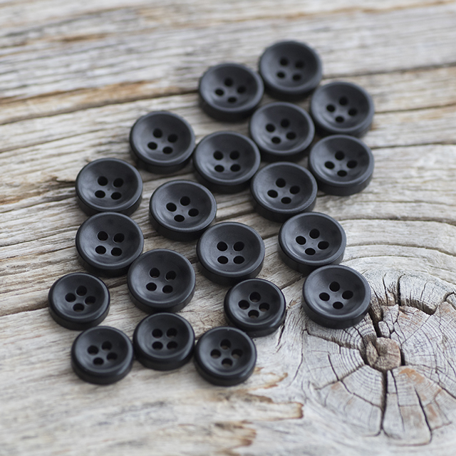 【丸型（厚みのあるボタン）】ナットボタン ＃ONT11H 4穴　C/#09ブラック 9mm5個&10mm15個シャツ用ボタンセット　＊＊＊10％OFF＊＊＊