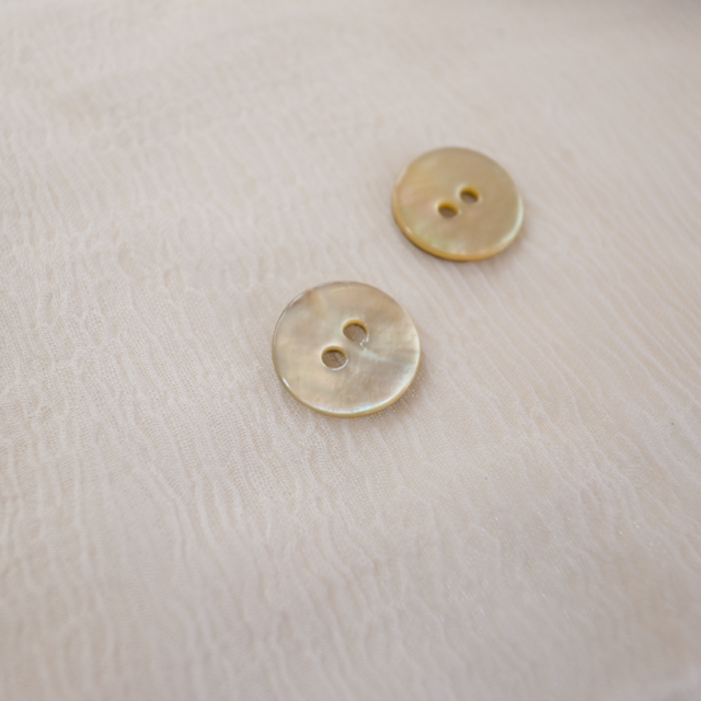 アコヤパールシェル　染めボタン　ライトグリーン