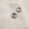 【丸型(定番 シンプルデザイン)】黒蝶貝ボタン#bt137 4穴11.5mm