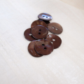 【丸型(染めボタン 皿型)】アコヤパールシェル 貝ボタン#00104 2穴15mm C/#dark chocolate