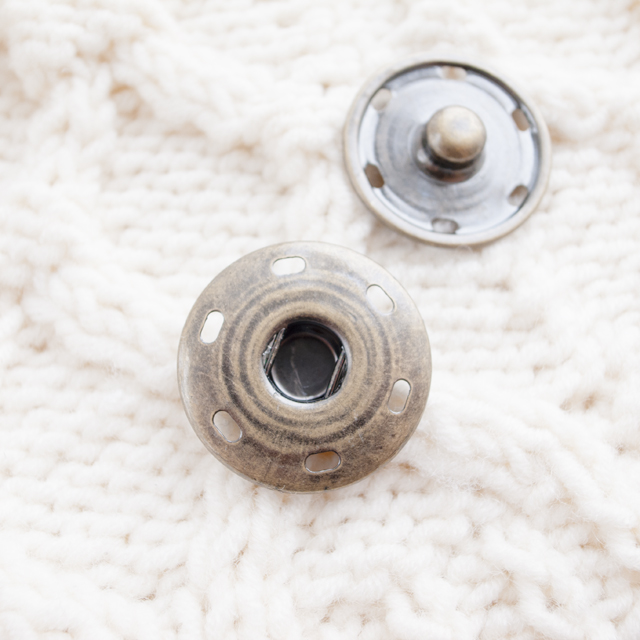 スナップボタン