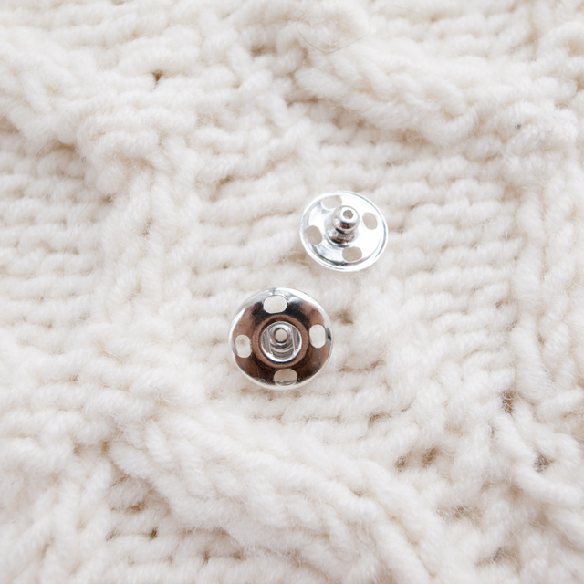 スナップボタン