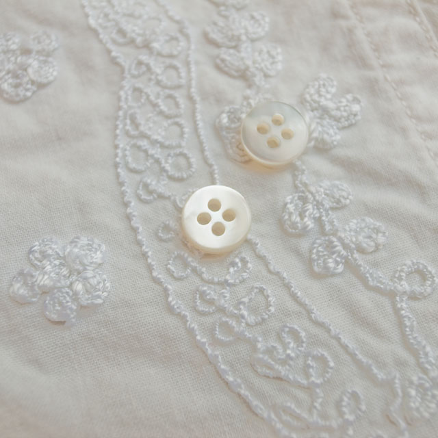 【丸型(定番)】高瀬貝ボタン#00100 4穴10mm