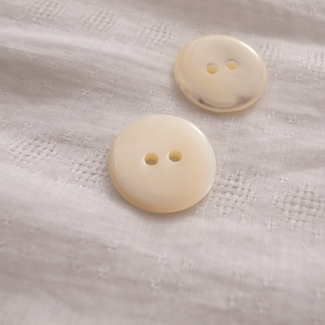【丸型(定番)】高瀬貝 貝ボタン#00150 2穴23mm
