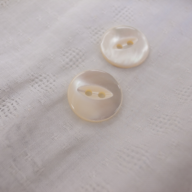 高瀬貝キャッツアイボタン