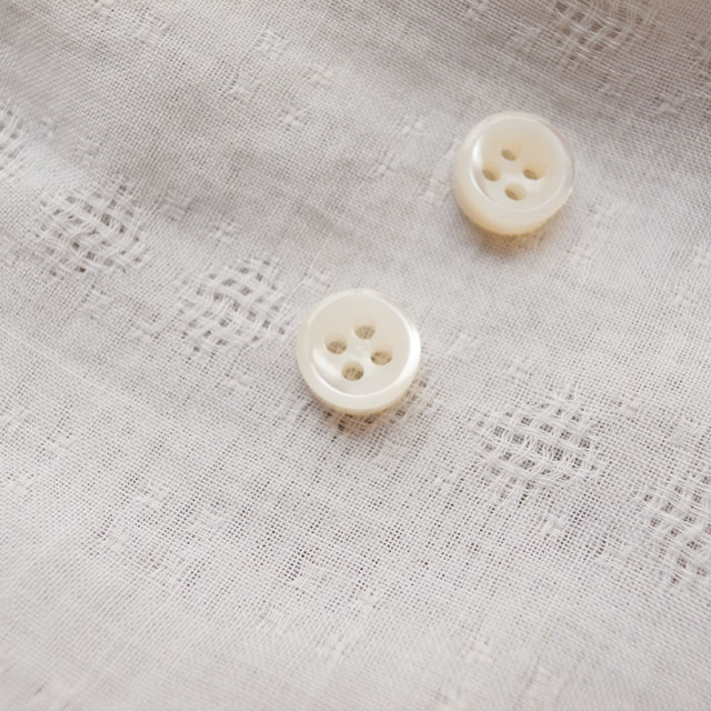 【厚みのあるボタン(4mm厚)】高瀬貝貝ボタン#bt131 4穴10mm