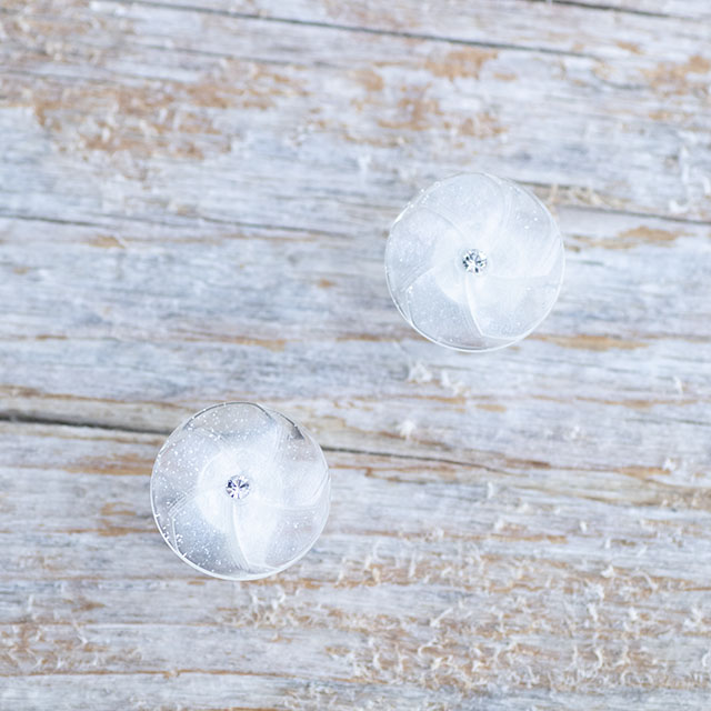 【クリスタルフラワーボタン】 ＃BT267 1穴  13mm C/#01ホワイト