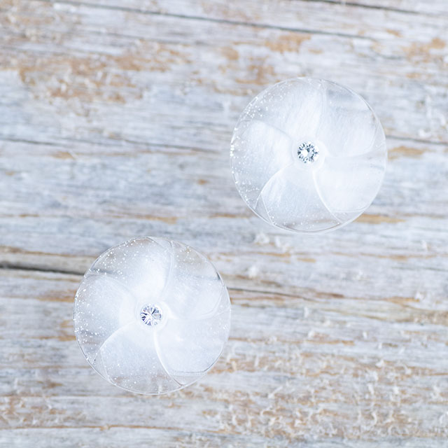 【クリスタルフラワーボタン】 ＃BT267 1穴  18mm C/#01ホワイト